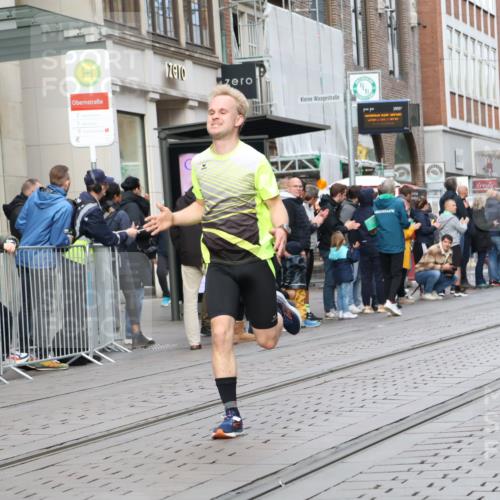 05.10.2025 - 20. swb-Marathon Bremen Strokosch-Dieckow http://msf.ph/oto/9234538 05.10.2025 10:43:36 Ziel 9170, 9270, 9614, 9865, 9919, 10351, 10559, 10652, 10780, 11256, 11316, 11503, 11683, 9170, 9270, 9614, 9865, 9919, 10351, 10559, 10652, 10780, 11256, 11316, 11503, 11683 meine-sportfotos.de