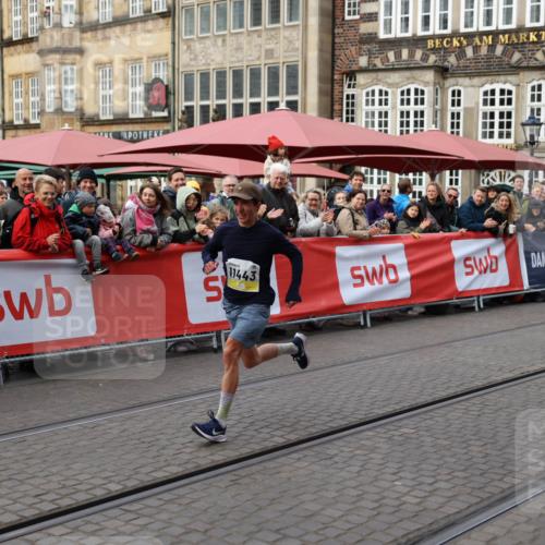 05.10.2025 - 20. swb-Marathon Bremen Yannick Fuchs http://msf.ph/oto/9234541 05.10.2025 10:35:18 Ziel 10476, 11443 meine-sportfotos.de