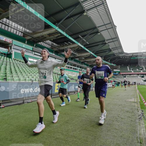 05.10.2025 - 20. swb-Marathon Bremen Michael Burmester http://msf.ph/oto/9234547 05.10.2025 12:58:34 Laufen im Stadion 90, 586, 726, 846, 963, 988, 1229, 1503, 1619, 1716, 2158, 2496, 2648, 2734, 2821, 2893, 2922, 3252, 3254, 3373, 3467, 3573, 3602, 3615, 3791, 4095, 4113, 4389, 4446, 4522, 4709, 4747, 4783, 5163, 5214, 5261, 5313, 5728, 5808, 5878, 5917, 6007, 6113, 6161, 6317, 6326, 6561, 6672, 6675, 6676, 6944, 6999, 7038, 7053, 7588, 7813, 7976, 8091, 8113, 8328, 8379, 8539, 8576, 8827, 8972, 9112, 9151, 415, 1491, 2234, 2240, 2304, 2662, 3977, 4102, 7731, 7911, 8128 meine-sportfotos.de
