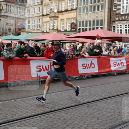 05.10.2025 - 20. swb-Marathon Bremen Yannick Fuchs http://msf.ph/oto/9234551 05.10.2025 10:35:18 Ziel 10476, 11443 meine-sportfotos.de