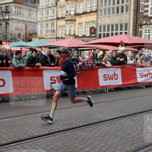 05.10.2025 - 20. swb-Marathon Bremen Yannick Fuchs http://msf.ph/oto/9234557 05.10.2025 10:35:18 Ziel 10476, 11443 meine-sportfotos.de