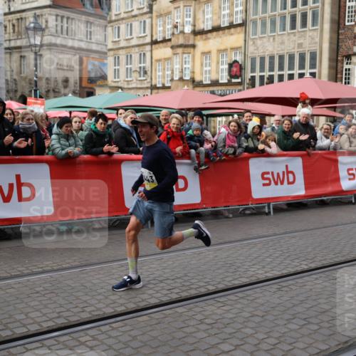 05.10.2025 - 20. swb-Marathon Bremen Yannick Fuchs http://msf.ph/oto/9234566 05.10.2025 10:35:18 Ziel 10476, 11443 meine-sportfotos.de