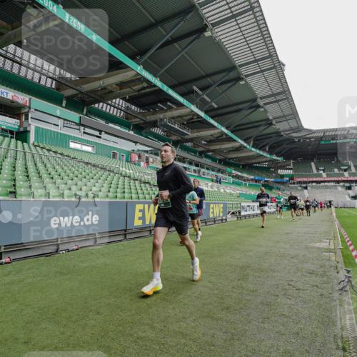 05.10.2025 - 20. swb-Marathon Bremen Michael Burmester http://msf.ph/oto/9234572 05.10.2025 12:58:39 Laufen im Stadion 90, 586, 726, 846, 963, 988, 1229, 1503, 1619, 1716, 2158, 2496, 2648, 2734, 2821, 2893, 2922, 3141, 3252, 3254, 3373, 3467, 3573, 3602, 3615, 3791, 4095, 4113, 4389, 4446, 4522, 4709, 4783, 4967, 5163, 5214, 5261, 5313, 5722, 5808, 5878, 5917, 6007, 6113, 6161, 6326, 6561, 6624, 6672, 6675, 6676, 6944, 7038, 7311, 7312, 7588, 7813, 7976, 8091, 8113, 8328, 8355, 8379, 8539, 8576, 8972, 9112, 9151, 415, 2234, 2240, 2662, 3977, 4102, 7731, 7911 meine-sportfotos.de