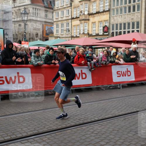 05.10.2025 - 20. swb-Marathon Bremen Yannick Fuchs http://msf.ph/oto/9234574 05.10.2025 10:35:18 Ziel 10476, 11443 meine-sportfotos.de