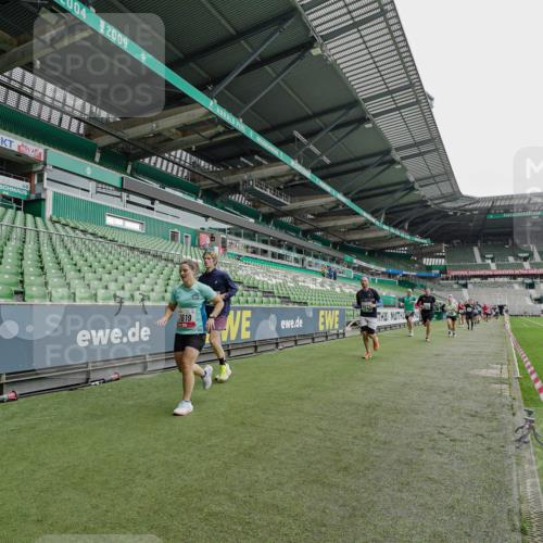 05.10.2025 - 20. swb-Marathon Bremen Michael Burmester http://msf.ph/oto/9234582 05.10.2025 12:58:40 Laufen im Stadion 90, 586, 726, 846, 963, 988, 1229, 1503, 1619, 1716, 2158, 2496, 2648, 2734, 2821, 2893, 2922, 3141, 3252, 3254, 3373, 3467, 3573, 3602, 3615, 3791, 4095, 4113, 4389, 4446, 4522, 4709, 4783, 4967, 5163, 5214, 5261, 5313, 5722, 5808, 5878, 5917, 6007, 6113, 6326, 6561, 6624, 6672, 6675, 6676, 6944, 7038, 7311, 7312, 7813, 7976, 8091, 8113, 8328, 8355, 8379, 8539, 8576, 8972, 9112, 9151, 415, 2234, 2240, 2662, 3977, 4102, 7731, 7911 meine-sportfotos.de