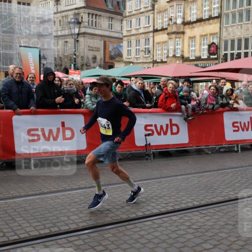 05.10.2025 - 20. swb-Marathon Bremen Yannick Fuchs http://msf.ph/oto/9234588 05.10.2025 10:35:18 Ziel 10476, 11443 meine-sportfotos.de
