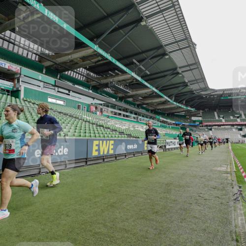 05.10.2025 - 20. swb-Marathon Bremen Michael Burmester http://msf.ph/oto/9234592 05.10.2025 12:58:41 Laufen im Stadion 90, 219, 586, 726, 846, 963, 988, 1229, 1503, 1619, 1716, 2158, 2496, 2648, 2734, 2821, 2893, 2922, 3141, 3252, 3254, 3373, 3467, 3573, 3602, 3615, 3791, 4095, 4113, 4389, 4446, 4522, 4709, 4783, 4967, 5123, 5163, 5214, 5261, 5313, 5584, 5722, 5808, 5878, 5917, 6007, 6113, 6326, 6561, 6624, 6672, 6675, 6676, 6944, 7038, 7185, 7311, 7312, 7813, 7976, 8091, 8113, 8328, 8355, 8379, 8539, 8576, 8972, 9112, 9151, 415, 2234, 2240, 2662, 3977, 4102, 7731 meine-sportfotos.de