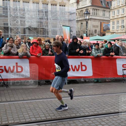 05.10.2025 - 20. swb-Marathon Bremen Yannick Fuchs http://msf.ph/oto/9234595 05.10.2025 10:35:18 Ziel 10476, 11443 meine-sportfotos.de