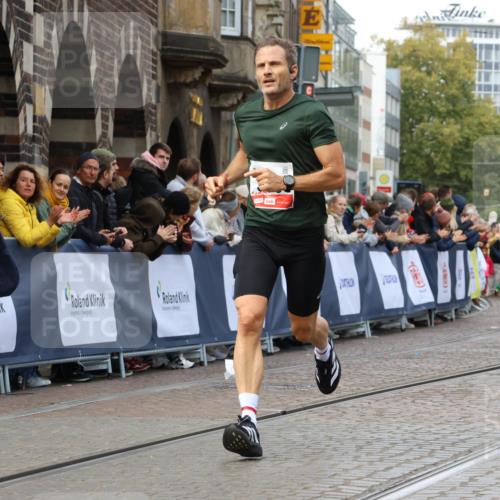 05.10.2025 - 20. swb-Marathon Bremen Strokosch-Dieckow http://msf.ph/oto/9234618 05.10.2025 12:37:08 Ziel 909, 953 meine-sportfotos.de
