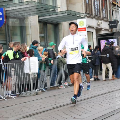 05.10.2025 - 20. swb-Marathon Bremen Strokosch-Dieckow http://msf.ph/oto/9234637 05.10.2025 10:43:41 Ziel 9170, 9614, 9865, 9919, 10348, 10351, 10649, 10652, 10780, 11256, 11316, 11503, 11645, 11648, 11683, 9170, 9614, 9865, 9919, 10348, 10351, 10649, 10652, 10780, 11256, 11316, 11503, 11645, 11648, 11683 meine-sportfotos.de