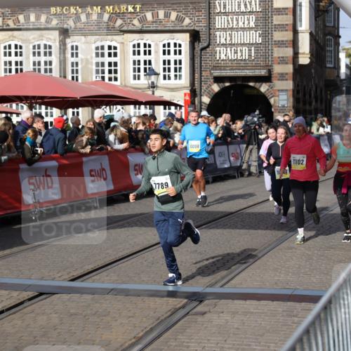 05.10.2025 - 20. swb-Marathon Bremen Yannick Fuchs http://msf.ph/oto/9234656 05.10.2025 11:04:16 Ziel 7123, 7789, 9275, 9398, 10098, 10205, 10551, 10853, 11001, 11077, 11102, 11611, 11685 meine-sportfotos.de
