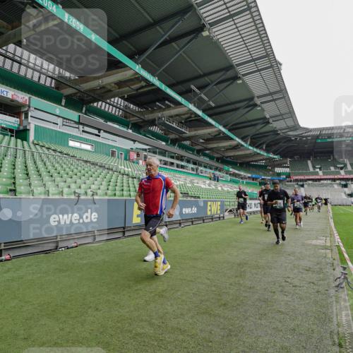 05.10.2025 - 20. swb-Marathon Bremen Michael Burmester http://msf.ph/oto/9234659 05.10.2025 12:58:52 Laufen im Stadion 90, 219, 586, 667, 726, 963, 988, 1229, 1503, 1619, 1716, 1843, 1854, 2496, 2734, 2797, 2821, 2922, 2941, 3141, 3252, 3254, 3373, 3467, 3573, 3602, 3615, 3791, 4095, 4113, 4522, 4709, 4783, 4827, 4909, 4967, 5123, 5214, 5261, 5530, 5584, 5722, 5808, 5878, 5891, 5917, 6007, 6113, 6561, 6624, 6672, 6675, 6676, 6882, 6944, 7038, 7169, 7185, 7311, 7312, 7550, 7813, 7976, 8214, 8247, 8328, 8355, 8379, 8539, 8972, 9024, 9112, 846, 2158, 2648, 2662, 2893, 4389, 4446, 5313 meine-sportfotos.de