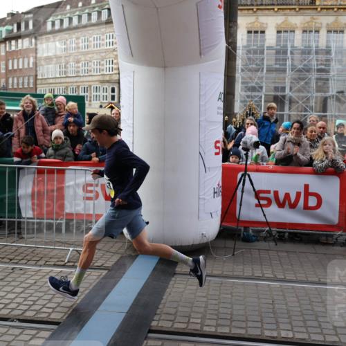 05.10.2025 - 20. swb-Marathon Bremen Yannick Fuchs http://msf.ph/oto/9234676 05.10.2025 10:35:19 Ziel 10476, 11443 meine-sportfotos.de