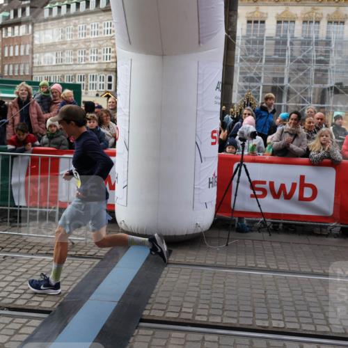 05.10.2025 - 20. swb-Marathon Bremen Yannick Fuchs http://msf.ph/oto/9234682 05.10.2025 10:35:19 Ziel 10476, 11443 meine-sportfotos.de