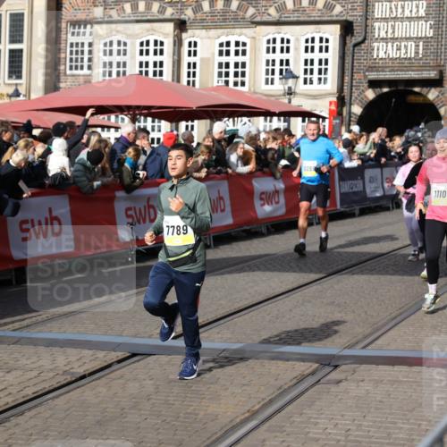05.10.2025 - 20. swb-Marathon Bremen Yannick Fuchs http://msf.ph/oto/9234684 05.10.2025 11:04:16 Ziel 7123, 7789, 9275, 9398, 10098, 10205, 10551, 10853, 11001, 11077, 11102, 11611, 11685 meine-sportfotos.de