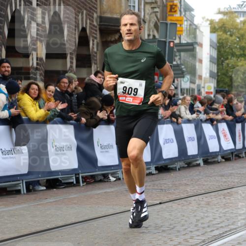 05.10.2025 - 20. swb-Marathon Bremen Strokosch-Dieckow http://msf.ph/oto/9234698 05.10.2025 12:37:08 Ziel 909, 953 meine-sportfotos.de