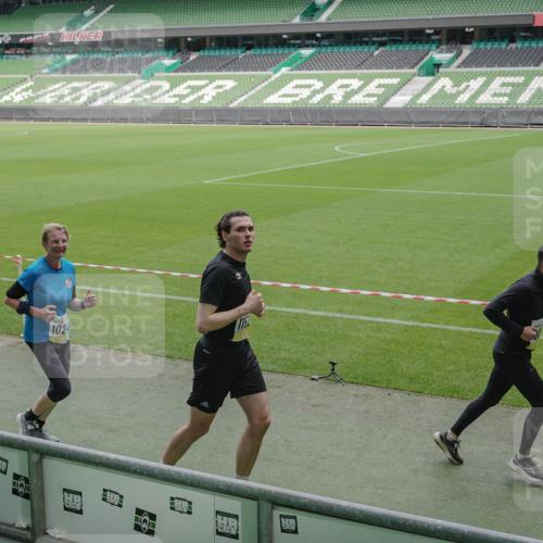 05.10.2025 - 20. swb-Marathon Bremen Michael Burmester http://msf.ph/oto/9234699 05.10.2025 10:32:06 Laufen im Stadion 7193, 8118, 8326, 8333, 8888, 9172, 9176, 9196, 9226, 9256, 9268, 9284, 9313, 9415, 9427, 9436, 9439, 9506, 9517, 9581, 9621, 9701, 9776, 9807, 9830, 9834, 9868, 9871, 9903, 9956, 9957, 9985, 10014, 10019, 10020, 10029, 10038, 10057, 10064, 10075, 10128, 10206, 10215, 10222, 10226, 10242, 10262, 10296, 10310, 10327, 10335, 10369, 10460, 10468, 10616, 10655, 10662, 10668, 10698, 10719, 10743, 10785, 7251, 9004, 9252, 9267, 9287, 9337, 9431, 9457 meine-sportfotos.de