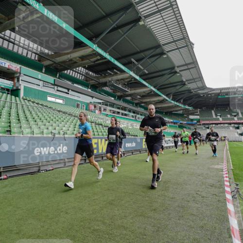 05.10.2025 - 20. swb-Marathon Bremen Michael Burmester http://msf.ph/oto/9234712 05.10.2025 12:58:58 Laufen im Stadion 219, 586, 667, 726, 988, 1229, 1503, 1516, 1598, 1619, 1716, 1843, 1854, 2496, 2663, 2734, 2797, 2922, 2941, 3141, 3252, 3254, 3467, 3573, 3615, 3791, 4095, 4113, 4486, 4522, 4783, 4827, 4909, 4967, 5123, 5214, 5261, 5530, 5584, 5722, 5808, 5878, 5891, 6007, 6030, 6113, 6374, 6561, 6624, 6672, 6675, 6882, 6944, 7038, 7169, 7185, 7262, 7311, 7312, 7550, 7813, 7976, 8214, 8247, 8355, 8379, 8539, 8972, 9024, 9112, 10526, 90, 846, 2158, 2648, 2893, 4389, 4446, 5313 meine-sportfotos.de