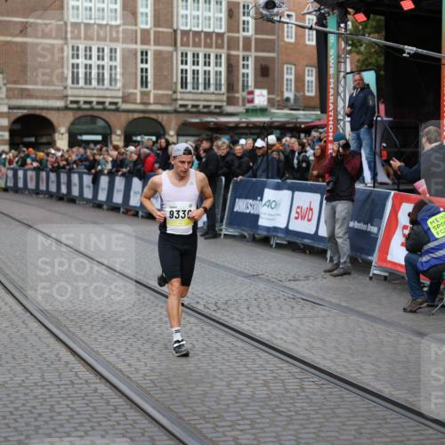 05.10.2025 - 20. swb-Marathon Bremen Yannick Fuchs http://msf.ph/oto/9234724 05.10.2025 10:35:27 Ziel 9336 meine-sportfotos.de