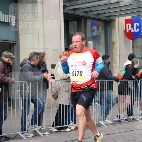 05.10.2025 - 20. swb-Marathon Bremen Strokosch-Dieckow http://msf.ph/oto/9234731 05.10.2025 10:43:45 Ziel 9170, 9614, 9865, 9919, 10044, 10348, 10351, 10649, 10652, 10780, 10816, 11256, 11316, 11503, 11645, 11648, 11683, 9170, 9614, 9865, 9919, 10044, 10348, 10351, 10649, 10652, 10780, 10816, 11256, 11316, 11503, 11645, 11648, 11683 meine-sportfotos.de