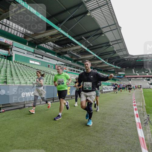05.10.2025 - 20. swb-Marathon Bremen Michael Burmester http://msf.ph/oto/9234737 05.10.2025 12:59:01 Laufen im Stadion 27, 219, 586, 667, 726, 807, 988, 1043, 1229, 1503, 1516, 1598, 1619, 1711, 1716, 1843, 1854, 2496, 2663, 2734, 2797, 2922, 2941, 3141, 3252, 3254, 3467, 3615, 3747, 3791, 4095, 4113, 4486, 4522, 4783, 4827, 4909, 4967, 5123, 5261, 5530, 5584, 5722, 5808, 5878, 5891, 6007, 6030, 6113, 6374, 6561, 6624, 6672, 6882, 6944, 7038, 7169, 7185, 7262, 7311, 7312, 7511, 7550, 7976, 8097, 8214, 8247, 8355, 8379, 8539, 8972, 9024, 9112, 10526, 90, 846, 2158, 2648, 2893, 4389, 4446, 5313 meine-sportfotos.de