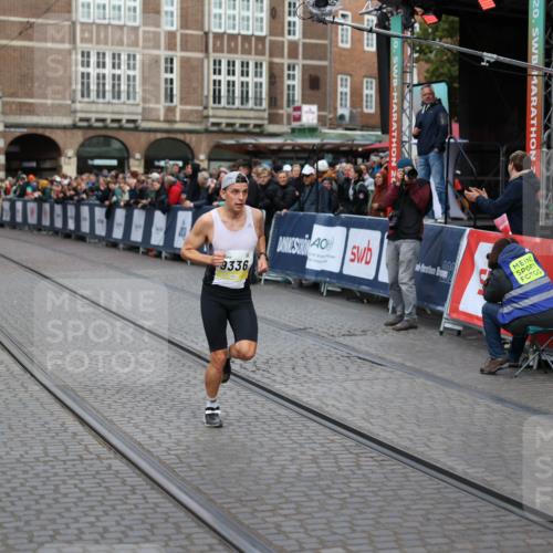 05.10.2025 - 20. swb-Marathon Bremen Yannick Fuchs http://msf.ph/oto/9234742 05.10.2025 10:35:27 Ziel 9336 meine-sportfotos.de