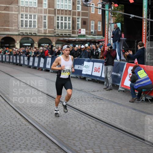 05.10.2025 - 20. swb-Marathon Bremen Yannick Fuchs http://msf.ph/oto/9234749 05.10.2025 10:35:27 Ziel 9336 meine-sportfotos.de