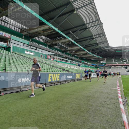05.10.2025 - 20. swb-Marathon Bremen Michael Burmester http://msf.ph/oto/9234752 05.10.2025 12:59:03 Laufen im Stadion 27, 219, 586, 667, 726, 807, 988, 1043, 1229, 1503, 1516, 1598, 1619, 1711, 1716, 1843, 1854, 2496, 2663, 2734, 2797, 2922, 2941, 3141, 3252, 3254, 3467, 3615, 3747, 3791, 4095, 4113, 4486, 4522, 4783, 4827, 4909, 4967, 5123, 5261, 5530, 5584, 5722, 5808, 5878, 5891, 6007, 6030, 6113, 6374, 6561, 6624, 6672, 6882, 6944, 7038, 7169, 7185, 7201, 7262, 7311, 7312, 7511, 7550, 7976, 8097, 8214, 8247, 8355, 8485, 8539, 8972, 9024, 10526, 90, 846, 2158, 2893, 4389, 4446, 5313 meine-sportfotos.de