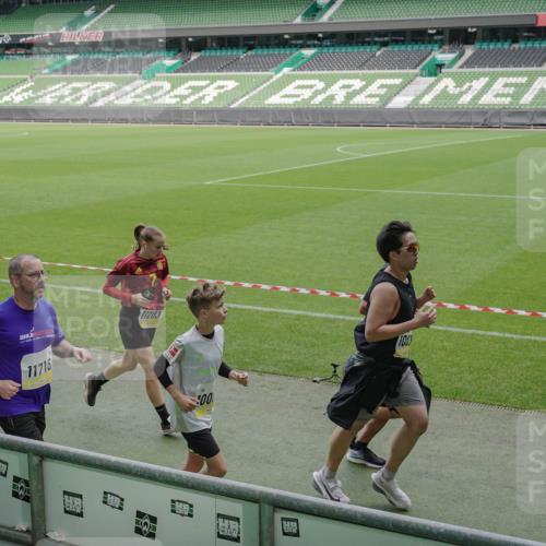 05.10.2025 - 20. swb-Marathon Bremen Michael Burmester http://msf.ph/oto/9234754 05.10.2025 10:32:08 Laufen im Stadion 7193, 8118, 8326, 8333, 8888, 9176, 9226, 9256, 9268, 9284, 9313, 9415, 9427, 9436, 9439, 9506, 9517, 9581, 9621, 9701, 9776, 9807, 9830, 9834, 9868, 9871, 9903, 9956, 9957, 9985, 10014, 10019, 10020, 10029, 10038, 10057, 10064, 10075, 10128, 10206, 10215, 10222, 10226, 10242, 10262, 10296, 10310, 10327, 10335, 10369, 10385, 10460, 10468, 10616, 10655, 10662, 10698, 10719, 10743, 10785, 7251, 9004, 9172, 9196, 9252, 9267, 9287, 9337, 9431, 9457, 10222 meine-sportfotos.de
