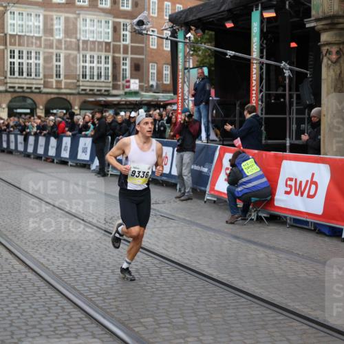 05.10.2025 - 20. swb-Marathon Bremen Yannick Fuchs http://msf.ph/oto/9234761 05.10.2025 10:35:27 Ziel 9336 meine-sportfotos.de