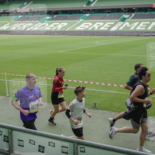 05.10.2025 - 20. swb-Marathon Bremen Michael Burmester http://msf.ph/oto/9234770 05.10.2025 10:32:08 Laufen im Stadion 7193, 8118, 8326, 8333, 8888, 9176, 9226, 9256, 9268, 9284, 9313, 9415, 9427, 9436, 9439, 9506, 9517, 9581, 9621, 9701, 9776, 9807, 9830, 9834, 9868, 9871, 9903, 9956, 9957, 9985, 10014, 10019, 10020, 10029, 10038, 10057, 10064, 10075, 10128, 10206, 10215, 10222, 10226, 10242, 10262, 10296, 10310, 10327, 10335, 10369, 10385, 10460, 10468, 10616, 10655, 10662, 10698, 10719, 10743, 10785, 7251, 9004, 9172, 9196, 9252, 9267, 9287, 9337, 9431, 9457, 10222 meine-sportfotos.de