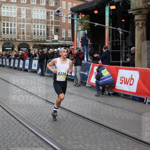 05.10.2025 - 20. swb-Marathon Bremen Yannick Fuchs http://msf.ph/oto/9234771 05.10.2025 10:35:28 Ziel 9336 meine-sportfotos.de