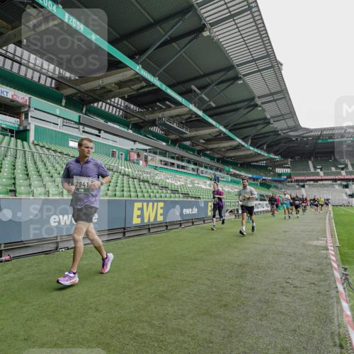 05.10.2025 - 20. swb-Marathon Bremen Michael Burmester http://msf.ph/oto/9234777 05.10.2025 12:59:08 Laufen im Stadion 27, 219, 586, 667, 726, 807, 988, 1043, 1229, 1503, 1516, 1598, 1619, 1711, 1843, 1854, 2496, 2663, 2797, 2922, 2941, 2945, 3141, 3252, 3254, 3467, 3615, 3747, 3791, 3888, 4095, 4113, 4395, 4486, 4522, 4783, 4827, 4909, 4967, 5123, 5261, 5510, 5530, 5584, 5722, 5808, 5878, 5891, 6007, 6030, 6113, 6374, 6561, 6624, 6672, 6882, 7169, 7185, 7201, 7262, 7311, 7312, 7467, 7511, 7550, 7906, 7929, 8097, 8214, 8247, 8355, 8485, 8539, 8972, 9024, 10526, 90, 846, 2158, 4446 meine-sportfotos.de