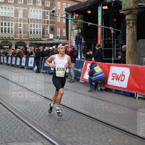 05.10.2025 - 20. swb-Marathon Bremen Yannick Fuchs http://msf.ph/oto/9234779 05.10.2025 10:35:28 Ziel 9336 meine-sportfotos.de