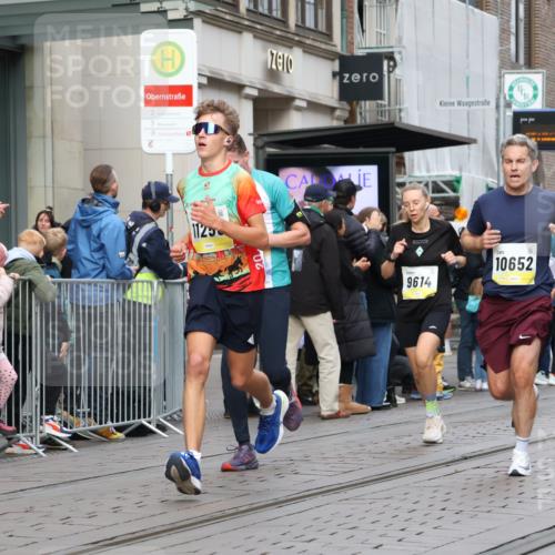 05.10.2025 - 20. swb-Marathon Bremen Strokosch-Dieckow http://msf.ph/oto/9234782 05.10.2025 10:43:48 Ziel 9614, 9865, 9919, 10044, 10348, 10351, 10649, 10652, 10780, 10816, 11256, 11316, 11503, 11645, 11648, 11659, 11683, 9614, 9865, 9919, 10044, 10348, 10351, 10649, 10652, 10780, 10816, 11256, 11316, 11503, 11645, 11648, 11659, 11683 meine-sportfotos.de