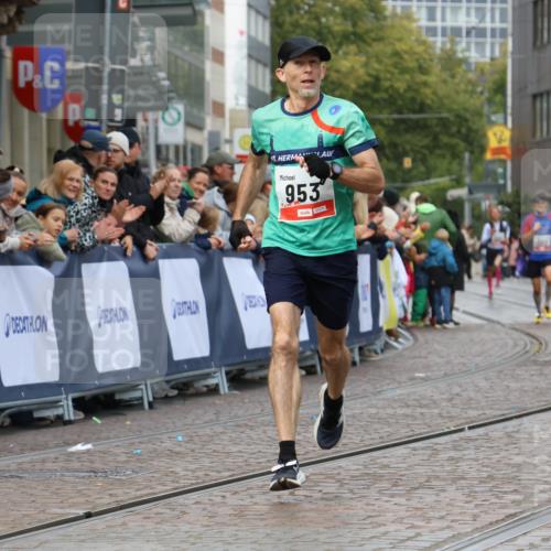 05.10.2025 - 20. swb-Marathon Bremen Strokosch-Dieckow http://msf.ph/oto/9234785 05.10.2025 12:37:15 Ziel 953 meine-sportfotos.de