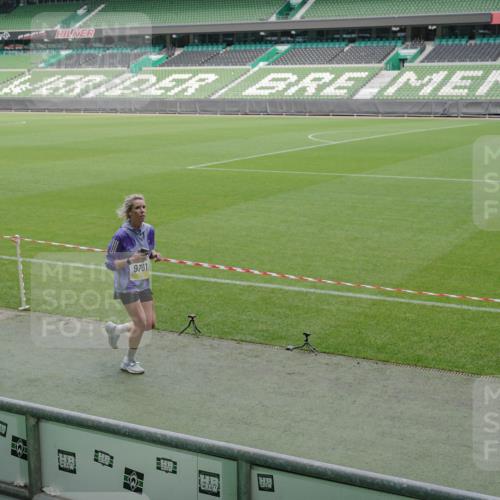 05.10.2025 - 20. swb-Marathon Bremen Michael Burmester http://msf.ph/oto/9234787 05.10.2025 10:32:10 Laufen im Stadion 7193, 8118, 8326, 8333, 8888, 9176, 9226, 9238, 9256, 9268, 9284, 9313, 9415, 9427, 9436, 9439, 9456, 9506, 9514, 9517, 9581, 9621, 9701, 9776, 9807, 9830, 9834, 9868, 9871, 9903, 9956, 9957, 9985, 10014, 10019, 10020, 10029, 10038, 10057, 10064, 10075, 10128, 10206, 10215, 10226, 10242, 10262, 10296, 10310, 10327, 10335, 10369, 10385, 10416, 10460, 10468, 10616, 10655, 10662, 10698, 10719, 10785, 7251, 9004, 9172, 9196, 9252, 9267, 9287, 9337, 9431, 9457, 10222 meine-sportfotos.de