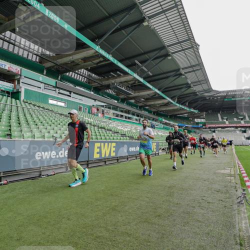 05.10.2025 - 20. swb-Marathon Bremen Michael Burmester http://msf.ph/oto/9234795 05.10.2025 12:59:12 Laufen im Stadion 27, 219, 226, 586, 667, 807, 988, 1043, 1229, 1503, 1516, 1598, 1619, 1711, 1843, 1854, 2496, 2663, 2797, 2922, 2941, 2945, 3086, 3087, 3141, 3252, 3254, 3467, 3615, 3747, 3791, 3888, 4095, 4113, 4380, 4395, 4486, 4522, 4783, 4827, 4909, 4967, 5123, 5261, 5510, 5530, 5584, 5722, 5808, 5878, 5891, 6007, 6030, 6113, 6374, 6561, 6624, 6672, 6882, 7169, 7185, 7201, 7262, 7311, 7312, 7398, 7467, 7511, 7550, 7906, 7929, 8097, 8214, 8247, 8355, 8485, 8539, 9024, 9072, 10526, 90, 726 meine-sportfotos.de