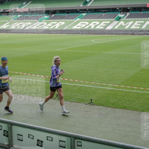 05.10.2025 - 20. swb-Marathon Bremen Michael Burmester http://msf.ph/oto/9234809 05.10.2025 10:32:10 Laufen im Stadion 7193, 8118, 8326, 8333, 8888, 9176, 9226, 9238, 9256, 9268, 9284, 9313, 9415, 9427, 9436, 9439, 9456, 9506, 9514, 9517, 9581, 9621, 9701, 9776, 9807, 9830, 9834, 9868, 9871, 9903, 9956, 9957, 9985, 10014, 10019, 10020, 10029, 10038, 10057, 10064, 10075, 10128, 10206, 10215, 10226, 10242, 10262, 10296, 10310, 10327, 10335, 10369, 10385, 10416, 10460, 10468, 10616, 10655, 10662, 10698, 10719, 10785, 7251, 9004, 9172, 9196, 9252, 9267, 9287, 9337, 9431, 9457, 10222 meine-sportfotos.de