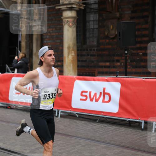 05.10.2025 - 20. swb-Marathon Bremen Yannick Fuchs http://msf.ph/oto/9234812 05.10.2025 10:35:28 Ziel 9336 meine-sportfotos.de