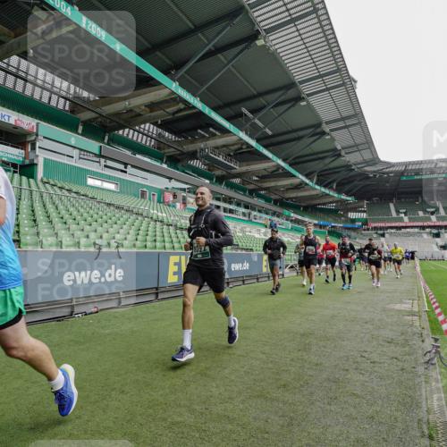 05.10.2025 - 20. swb-Marathon Bremen Michael Burmester http://msf.ph/oto/9234815 05.10.2025 12:59:13 Laufen im Stadion 27, 99, 219, 226, 586, 667, 807, 1043, 1229, 1503, 1516, 1598, 1619, 1711, 1843, 1854, 2496, 2663, 2797, 2922, 2941, 2945, 3086, 3087, 3141, 3252, 3254, 3467, 3615, 3747, 3791, 3888, 4095, 4113, 4380, 4395, 4486, 4522, 4783, 4827, 4909, 4967, 5123, 5261, 5510, 5530, 5584, 5722, 5808, 5878, 5891, 6007, 6030, 6113, 6374, 6561, 6624, 6672, 6882, 7169, 7185, 7201, 7262, 7311, 7312, 7398, 7467, 7511, 7550, 7906, 7929, 8097, 8214, 8247, 8355, 8485, 8539, 9024, 9072, 10526, 90, 726 meine-sportfotos.de