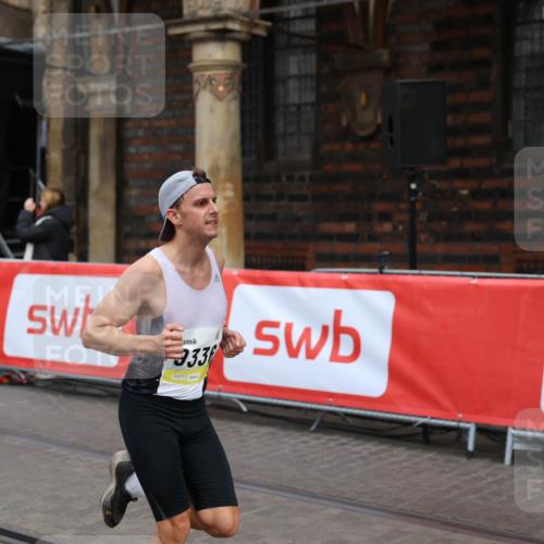 05.10.2025 - 20. swb-Marathon Bremen Yannick Fuchs http://msf.ph/oto/9234822 05.10.2025 10:35:28 Ziel 9336 meine-sportfotos.de