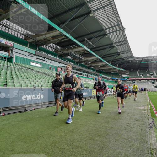 05.10.2025 - 20. swb-Marathon Bremen Michael Burmester http://msf.ph/oto/9234825 05.10.2025 12:59:15 Laufen im Stadion 27, 99, 219, 226, 586, 667, 807, 1043, 1229, 1516, 1598, 1619, 1711, 1843, 1854, 2496, 2663, 2797, 2941, 2945, 3086, 3087, 3141, 3252, 3615, 3747, 3791, 3888, 4095, 4113, 4380, 4395, 4486, 4522, 4783, 4827, 4909, 4967, 5123, 5510, 5530, 5584, 5722, 5808, 5878, 5891, 6007, 6030, 6113, 6374, 6561, 6624, 6672, 6882, 7169, 7185, 7201, 7262, 7311, 7312, 7398, 7421, 7467, 7511, 7550, 7906, 7929, 8097, 8214, 8247, 8355, 8372, 8485, 8539, 8981, 9024, 9072, 10526, 90, 726 meine-sportfotos.de