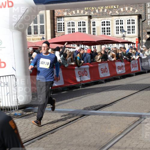 05.10.2025 - 20. swb-Marathon Bremen Yannick Fuchs http://msf.ph/oto/9234830 05.10.2025 11:04:22 Ziel 7789, 9448, 10098, 10853, 11001, 11077, 11102, 11685 meine-sportfotos.de