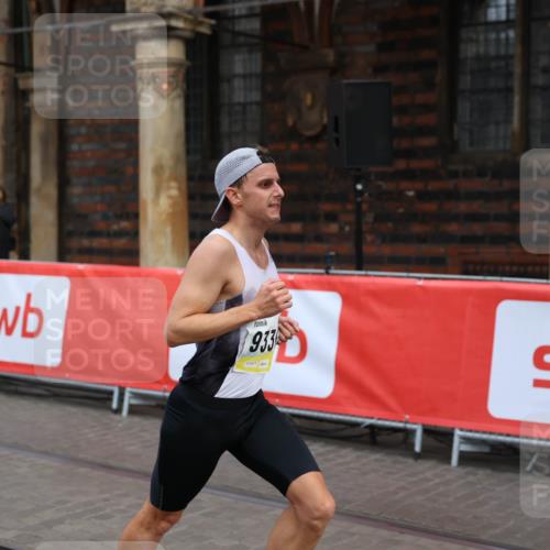 05.10.2025 - 20. swb-Marathon Bremen Yannick Fuchs http://msf.ph/oto/9234837 05.10.2025 10:35:29 Ziel 9336 meine-sportfotos.de