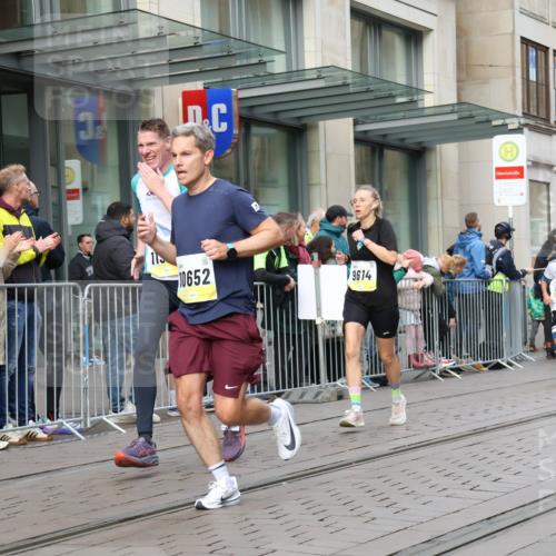 05.10.2025 - 20. swb-Marathon Bremen Strokosch-Dieckow http://msf.ph/oto/9234843 05.10.2025 10:43:50 Ziel 9614, 9865, 9919, 10044, 10348, 10351, 10649, 10652, 10780, 10816, 11256, 11316, 11503, 11645, 11648, 11659, 9614, 9865, 9919, 10044, 10348, 10351, 10649, 10652, 10780, 10816, 11256, 11316, 11503, 11645, 11648, 11659 meine-sportfotos.de