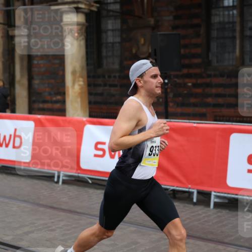 05.10.2025 - 20. swb-Marathon Bremen Yannick Fuchs http://msf.ph/oto/9234847 05.10.2025 10:35:29 Ziel 9336 meine-sportfotos.de