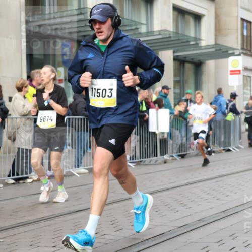 05.10.2025 - 20. swb-Marathon Bremen Strokosch-Dieckow http://msf.ph/oto/9234877 05.10.2025 10:43:51 Ziel 9614, 9919, 10044, 10348, 10351, 10649, 10652, 10666, 10780, 10816, 11316, 11503, 11645, 11648, 11659, 9614, 9919, 10044, 10348, 10351, 10649, 10652, 10666, 10780, 10816, 11316, 11503, 11645, 11648, 11659 meine-sportfotos.de