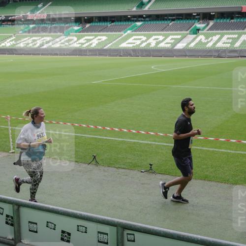 05.10.2025 - 20. swb-Marathon Bremen Michael Burmester http://msf.ph/oto/9234889 05.10.2025 10:32:14 Laufen im Stadion 7165, 7193, 8118, 8326, 8333, 8888, 9176, 9226, 9238, 9256, 9268, 9284, 9313, 9415, 9427, 9436, 9439, 9456, 9514, 9517, 9581, 9621, 9701, 9776, 9807, 9830, 9834, 9868, 9871, 9903, 9956, 9957, 9985, 10014, 10019, 10020, 10029, 10038, 10057, 10064, 10075, 10128, 10206, 10215, 10226, 10242, 10262, 10296, 10310, 10327, 10335, 10369, 10385, 10388, 10416, 10460, 10468, 10616, 10662, 10719, 10785, 7251, 9004, 9172, 9196, 9252, 9287, 9337, 9431, 9457, 9506, 10222 meine-sportfotos.de
