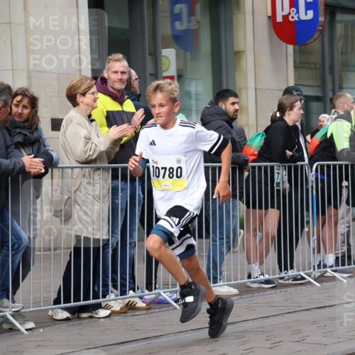 05.10.2025 - 20. swb-Marathon Bremen Strokosch-Dieckow http://msf.ph/oto/9234897 05.10.2025 10:43:53 Ziel 9361, 9614, 9919, 10044, 10348, 10351, 10649, 10652, 10666, 10780, 10816, 11316, 11503, 11645, 11648, 11659, 9361, 9614, 9919, 10044, 10348, 10351, 10649, 10652, 10666, 10780, 10816, 11316, 11503, 11645, 11648, 11659 meine-sportfotos.de